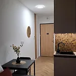 Apartment Gold Cubus Nest